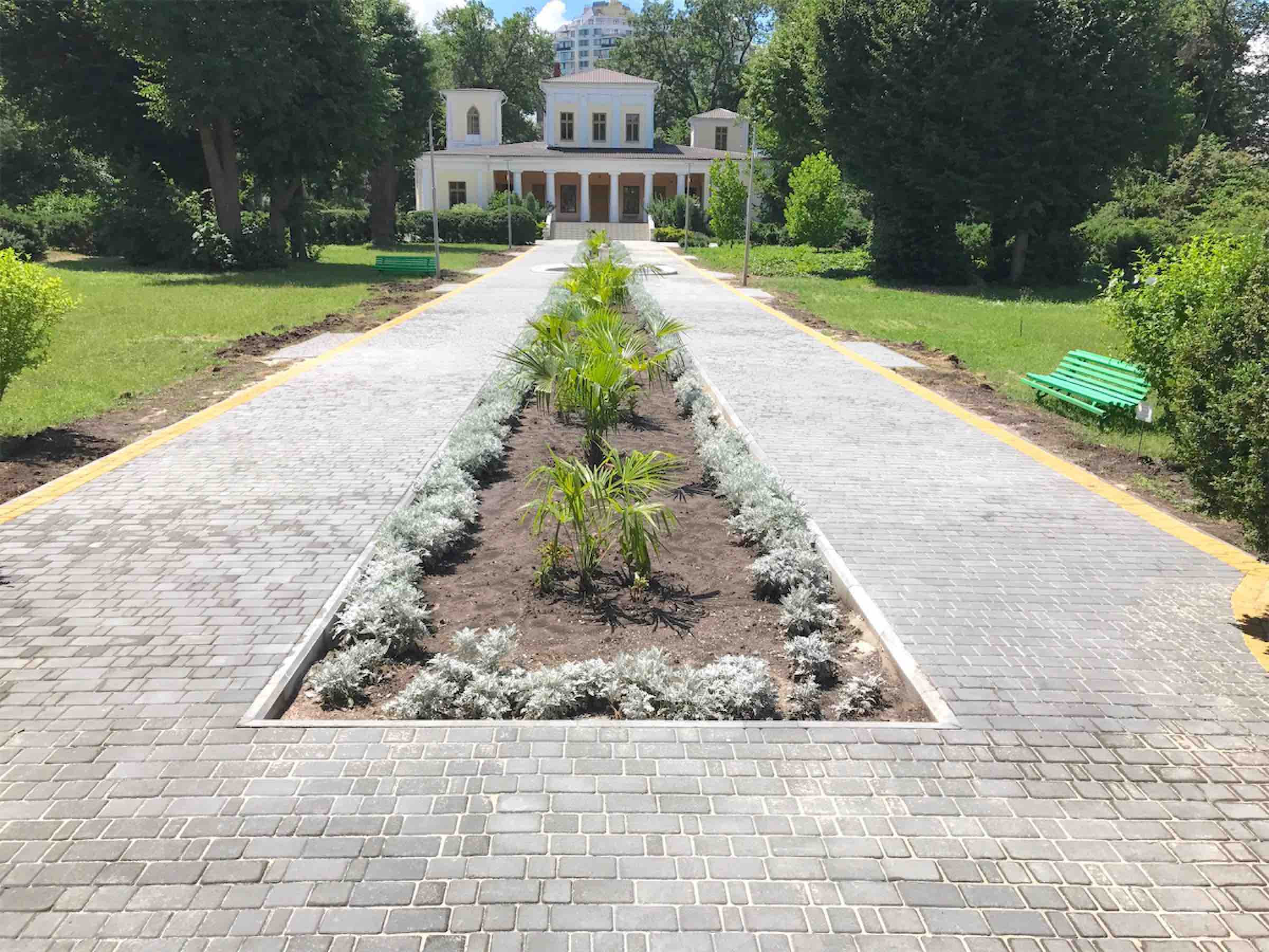 project "CENTRAL ALLEY, FOUNTAIN, BENCHES IN THE  BOTANICAL GARDENS" (Odesa, Ukraine)